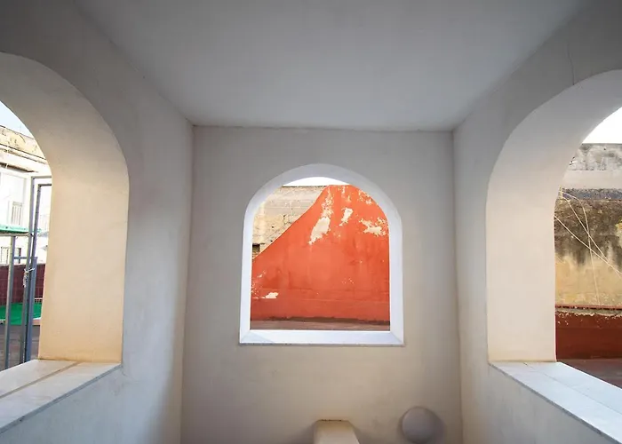 Lorenzo's Art 2 - Via Tribunali * Neapol