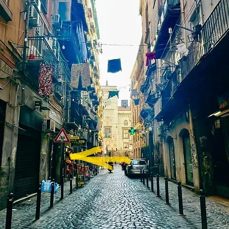 Lorenzo's Art 2 - Via Tribunali * Neapol